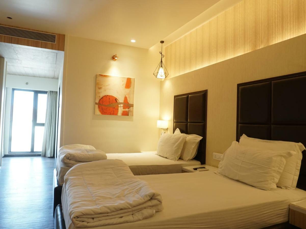 Palette Four Seasons Recreation Resort Jalgaon Exterior foto