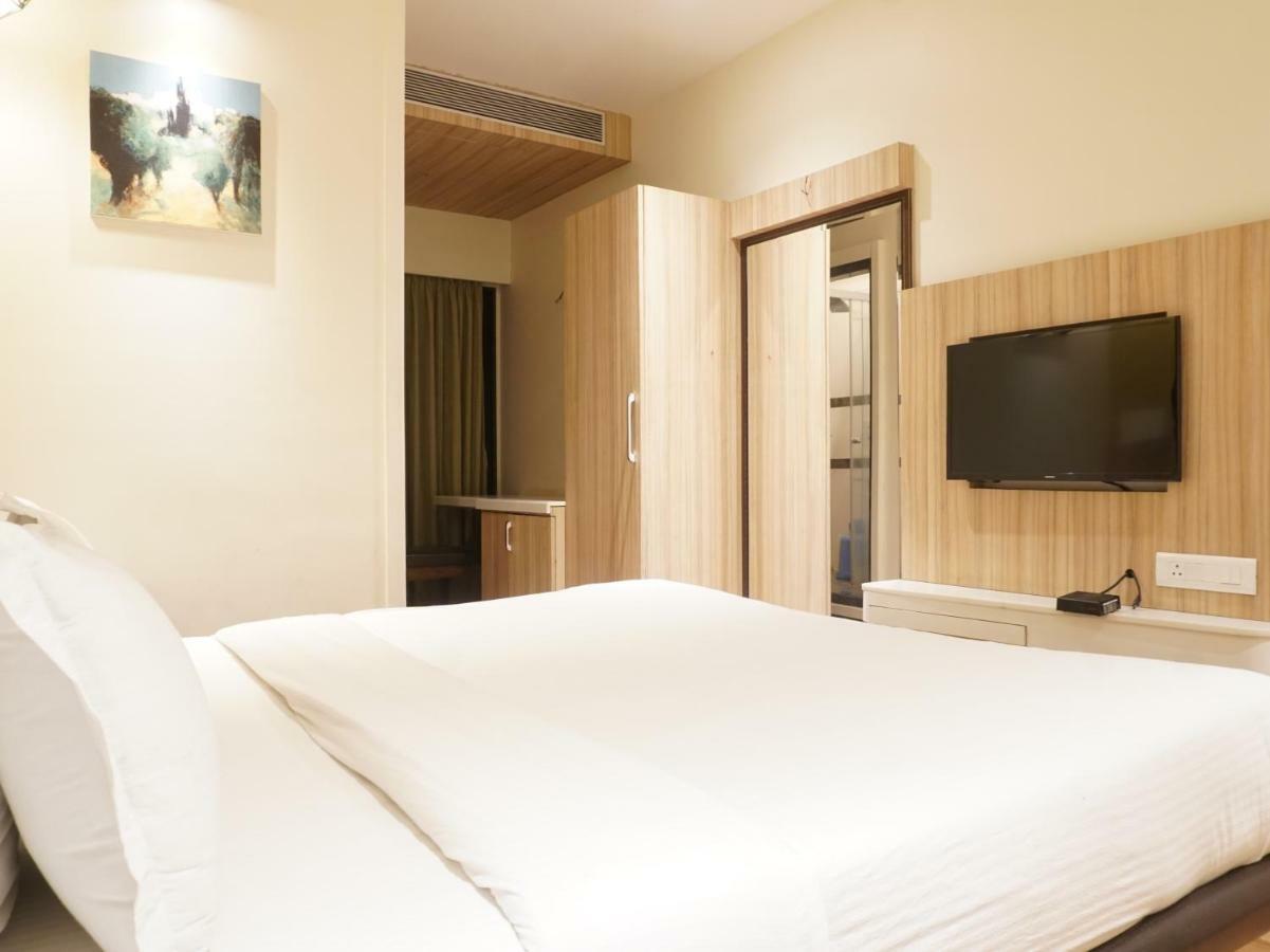 Palette Four Seasons Recreation Resort Jalgaon Exterior foto