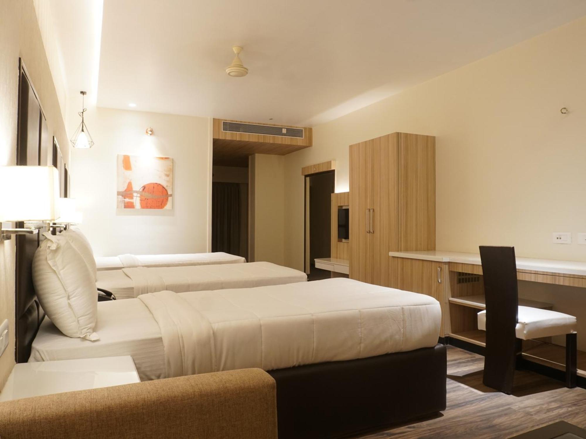 Palette Four Seasons Recreation Resort Jalgaon Exterior foto