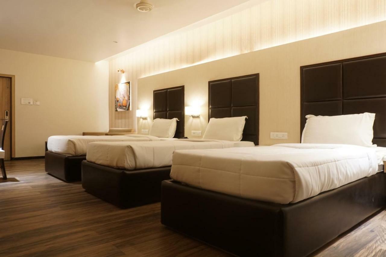 Palette Four Seasons Recreation Resort Jalgaon Exterior foto